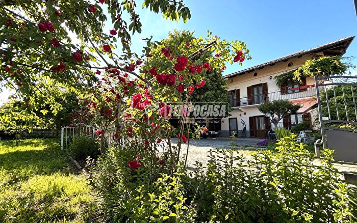 Casa con 7 locali in vendita in Via Duca degli Abruzzi, Caluso