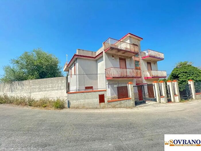 Casa con 6 locali in vendita in Via Moscala, Carini
