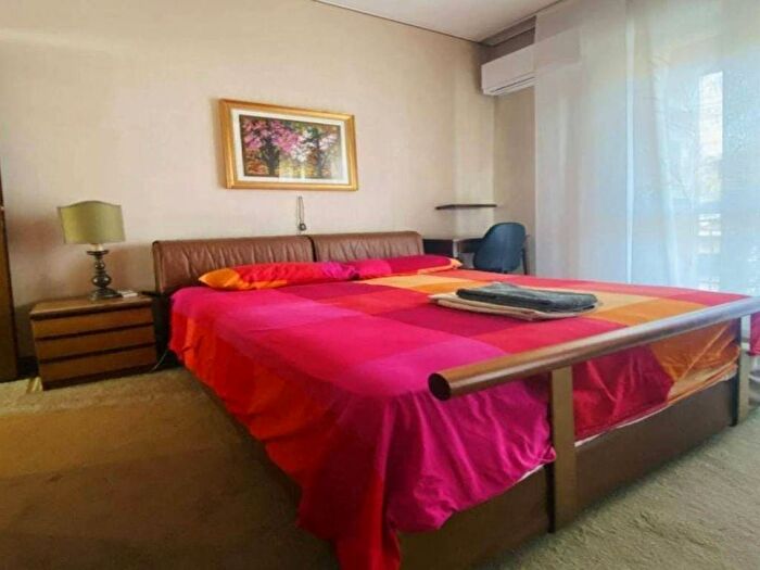 Appartamento con 5 locali in affitto in Via SantAnatalone, Inganni, Milano