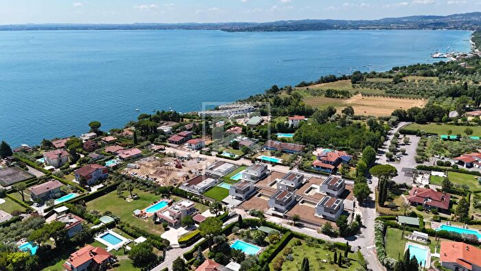 Casa quadrilocale in vendita in Via San Sivino, Moniga Del Garda