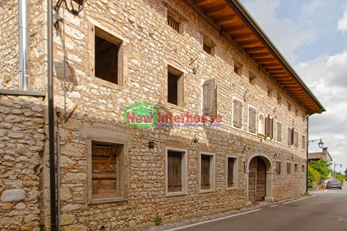 Casa con 6 locali in vendita in Via Daniele Manin Montereale Valcellina, Montereale Valcellina