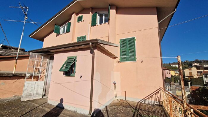 Casa con 6 locali in vendita in Aulla