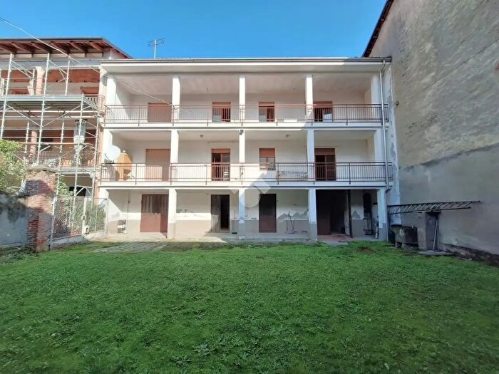 Casa con 10 locali in vendita in Via Isonzo, Perosa Canavese