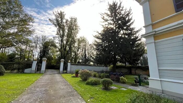 Casa con 10 locali in vendita in Mantova