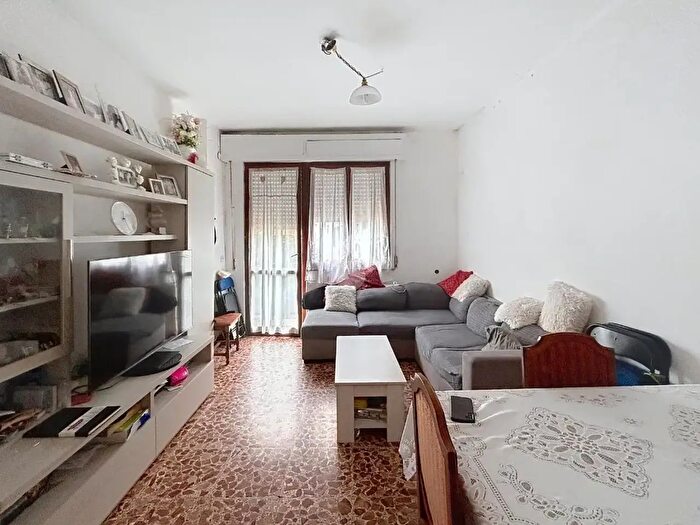 Casa trilocale in vendita in Via Alberto Profeti, Cascina