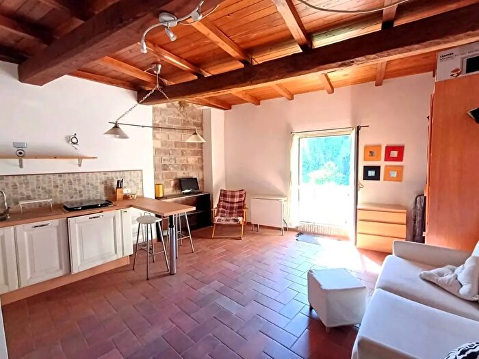 Appartamento monolocale in vendita in Via Mazzini, Caprarola