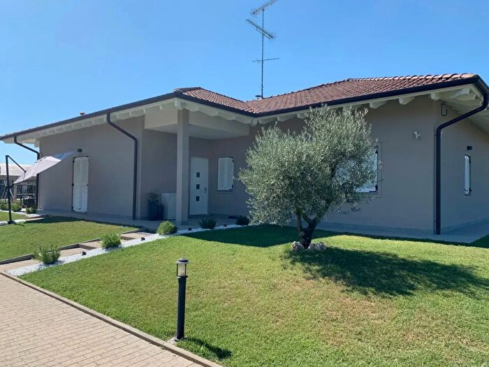 Casa con 5 locali in vendita in Via Don Enrico Sigona, Pozzallo
