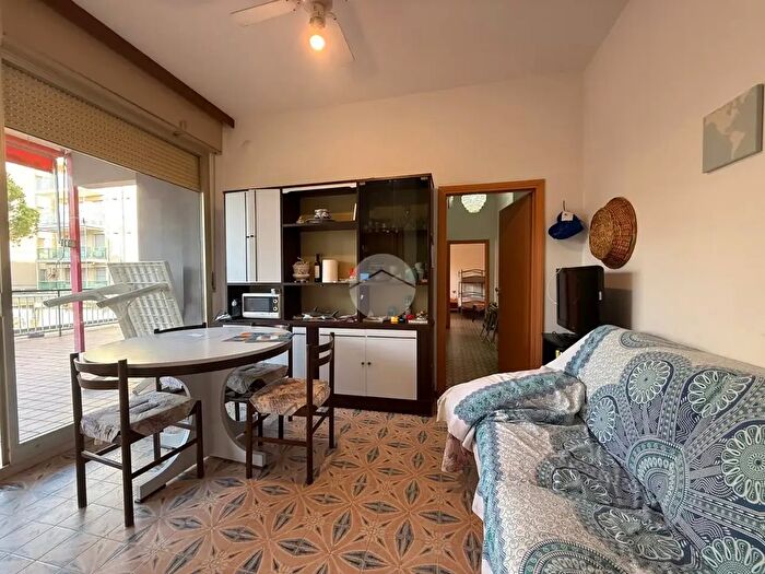 Appartamento trilocale in vendita in Viale Tritone, Cervia