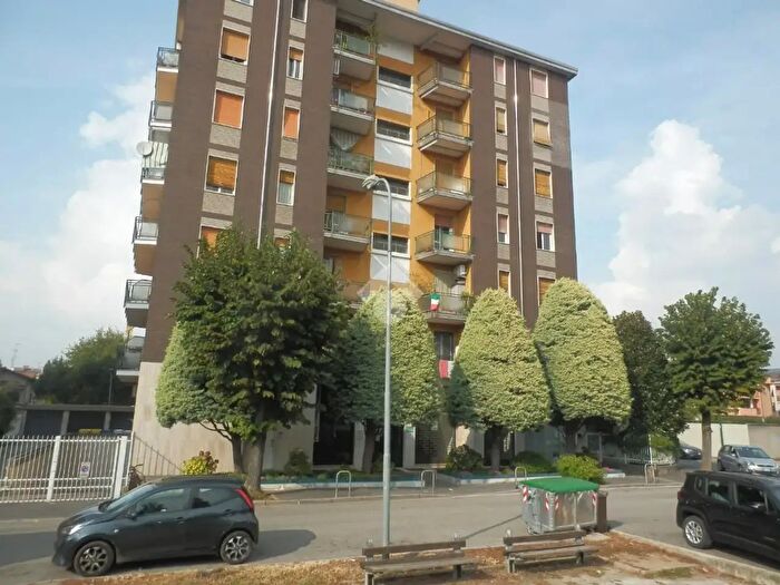 Appartamento quadrilocale in vendita in Via Tommaso Grossi, Paderno Dugnano