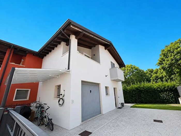 Casa con 5 locali in vendita in Piazzetta Carducci, Legnago