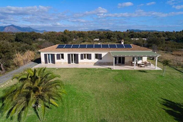 Casa con 5 locali in vendita in Pula