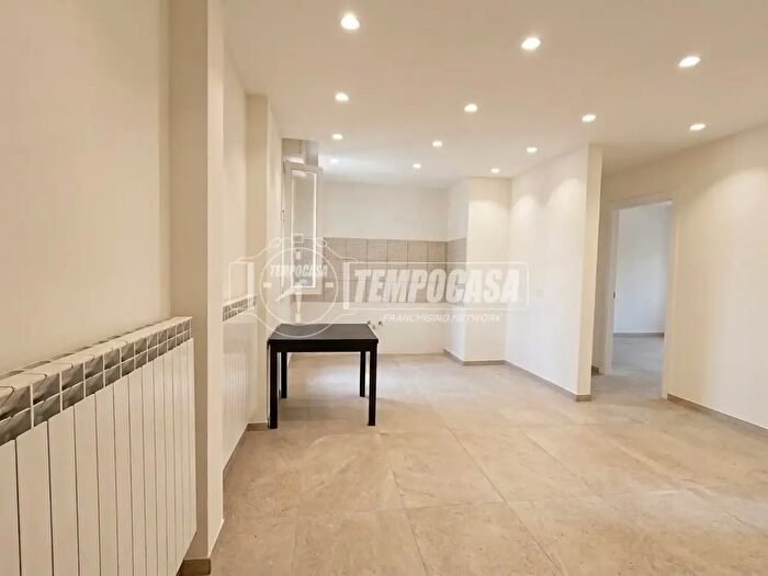 Appartamento trilocale in vendita in Via Mascarella, Bologna