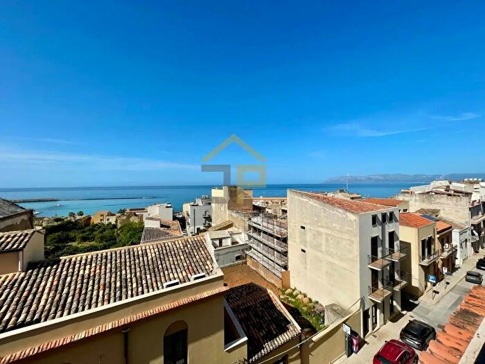 Casa quadrilocale in vendita in Via Enna, Castellammare Del Golfo