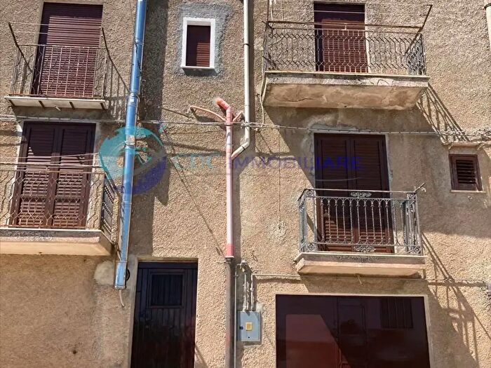 Casa quadrilocale in vendita in Via Catania, Prizzi
