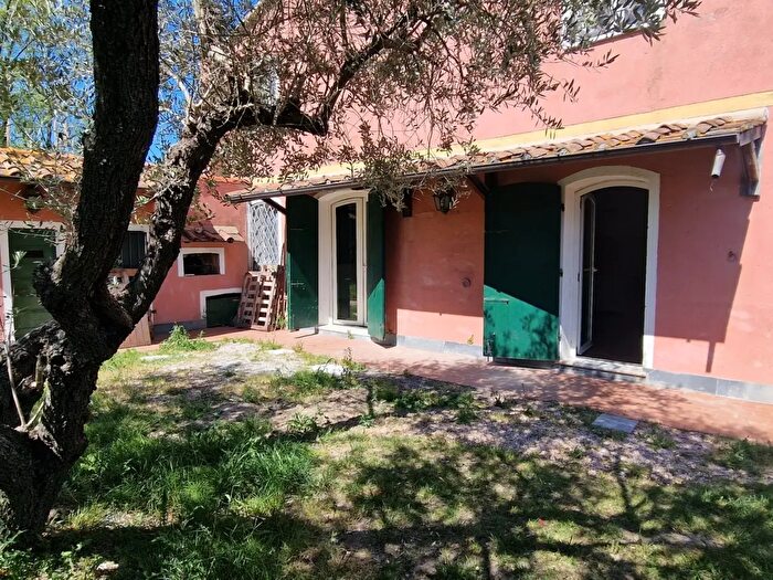 Casa con 5 locali in vendita in Ameglia