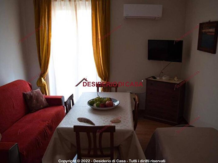 Appartamento trilocale in affitto in Via Generale Pasquale Prestisimone, Centro, Cefalù