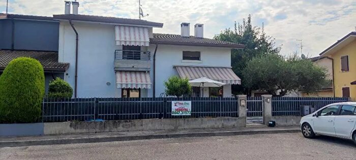 Casa con 6 locali in vendita in Via Amerigo Vespucci, Sanguinetto