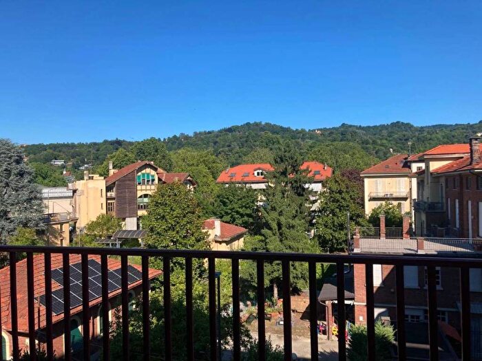 Appartamento con 6 locali in affitto in via Gabriele Chiabrera, San Salvario Dante, Torino