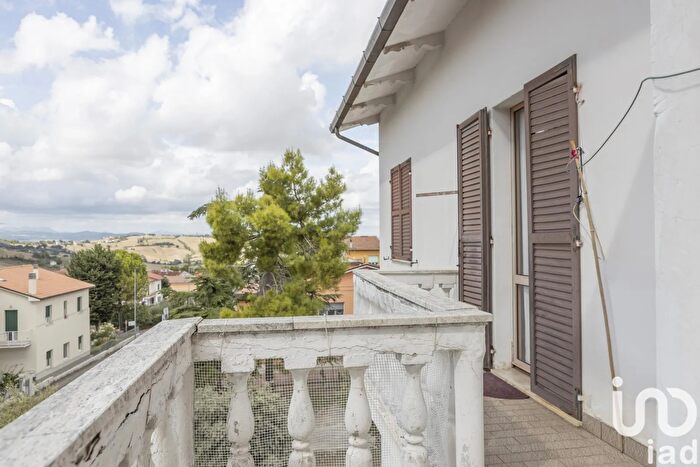 Appartamento con 9 locali in vendita in Via dellIndustria, Filottrano