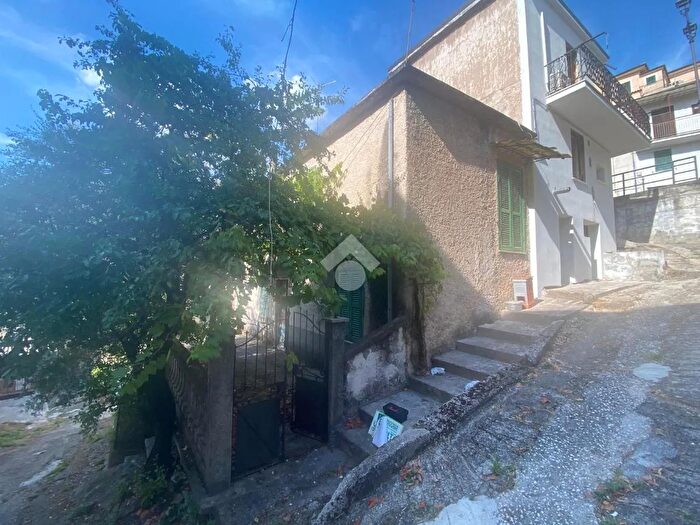 Casa quadrilocale in vendita in Via Fontanelle, Pescosolido