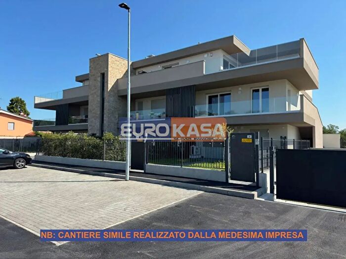 Appartamento quadrilocale in vendita in Via Konrad, Osio Sopra