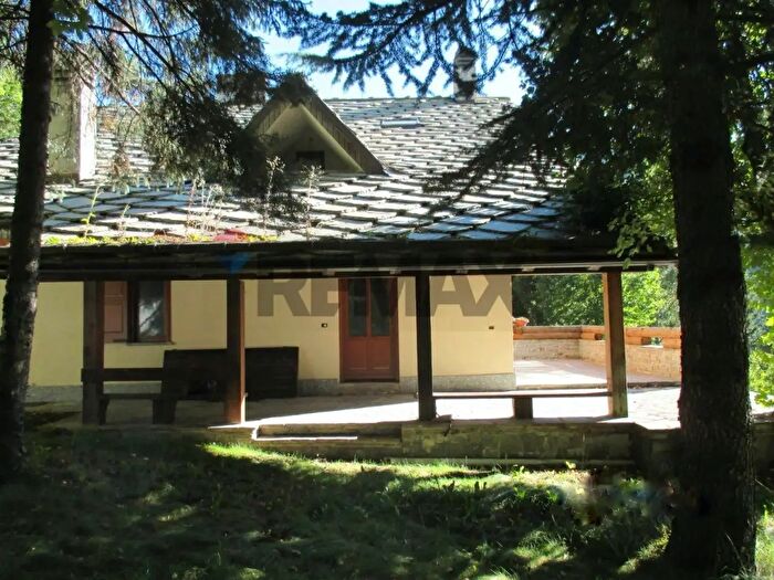 Appartamento con 6 locali in vendita in Via Milaures, Bardonecchia