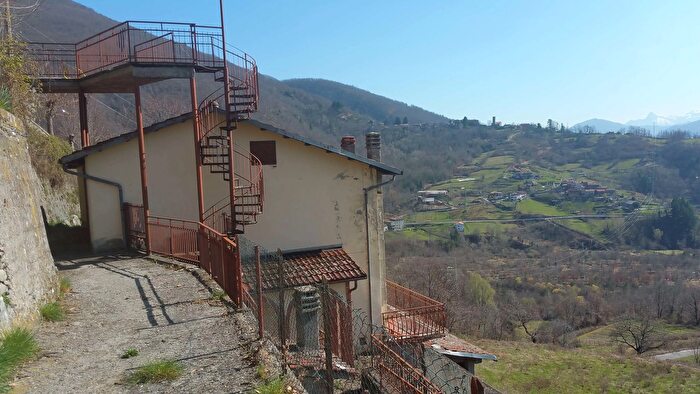 Casa con 5 locali in vendita in Via, Sillano Giuncugnano