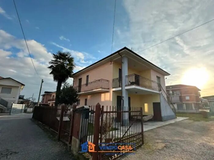 Casa con 6 locali in vendita in Via Cuneo, Cherasco