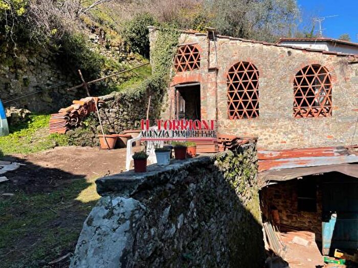 Casa bilocale in vendita in Via del Castello, Villa Basilica