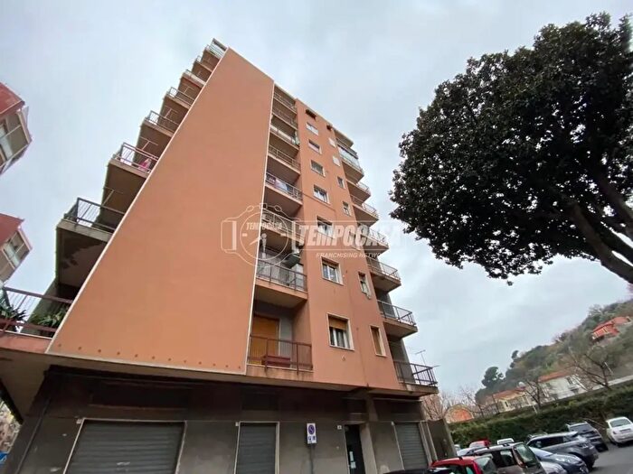 Appartamento trilocale in vendita in Via Torino, Savona