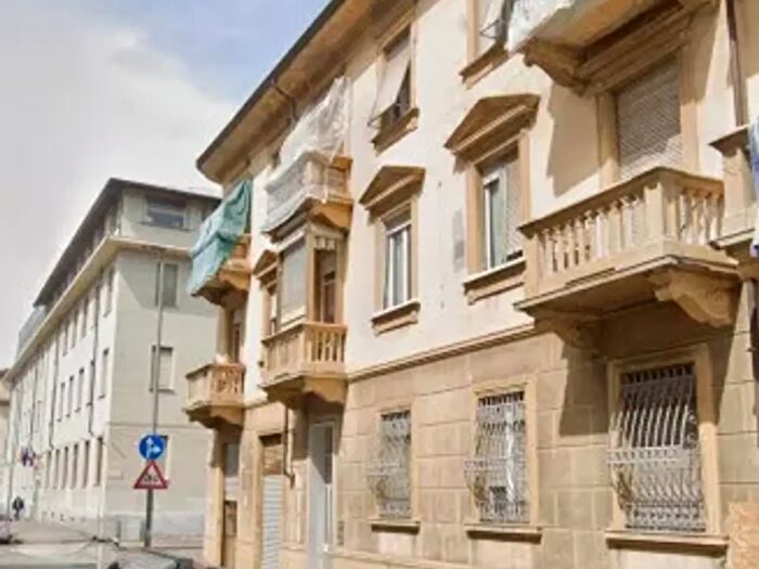 Appartamento trilocale in vendita in Via Desana, Torino