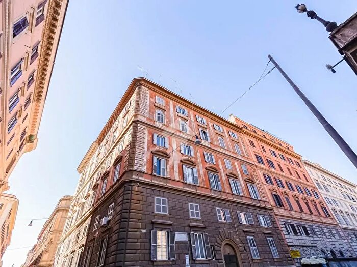 Appartamento trilocale in vendita in Via Principe Amedeo, Roma