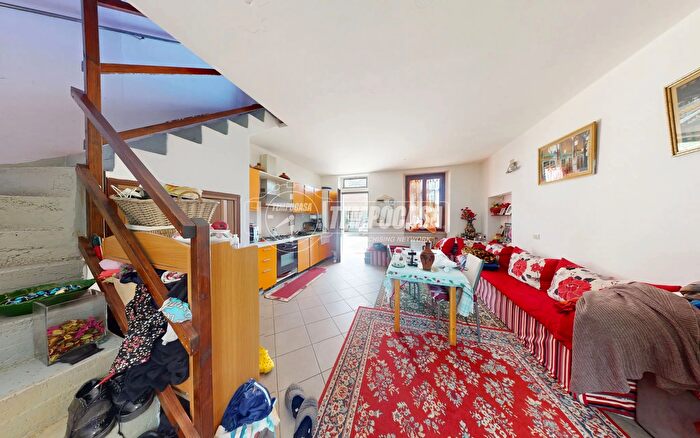 Appartamento bilocale in vendita in Via Borgazzi, Lentate Sul Seveso