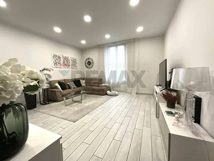 Appartamento trilocale in vendita in Via Cavour, Trezzo SullAdda