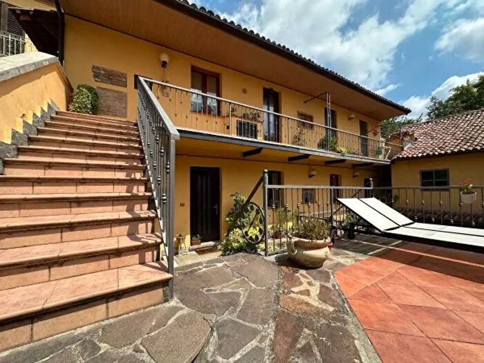 Casa con 6 locali in vendita in Via Pietro Micca, Canelli