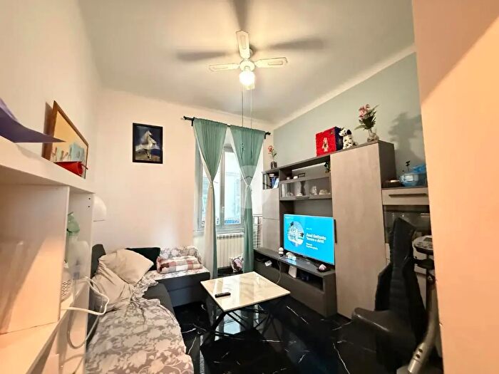 Appartamento trilocale in vendita in Via Leone Pancaldo, Genova