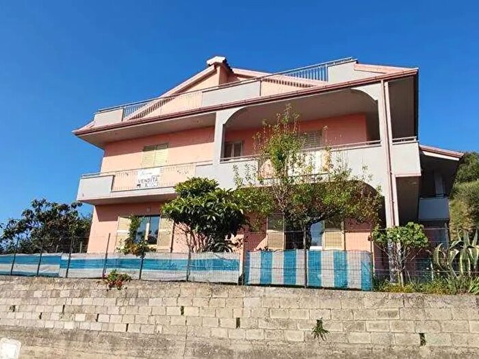 Casa con 10 locali in vendita in Via Santa Barbara, Ascea