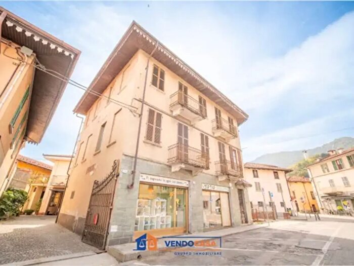Appartamento con 6 locali in vendita in Piazza Cesare Battisti, Revello