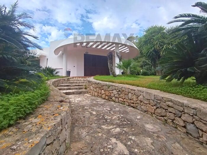 Casa quadrilocale in vendita in Parabita