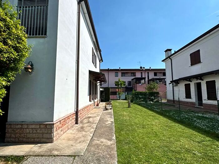 Casa quadrilocale in vendita in San Giorgio Bigarello