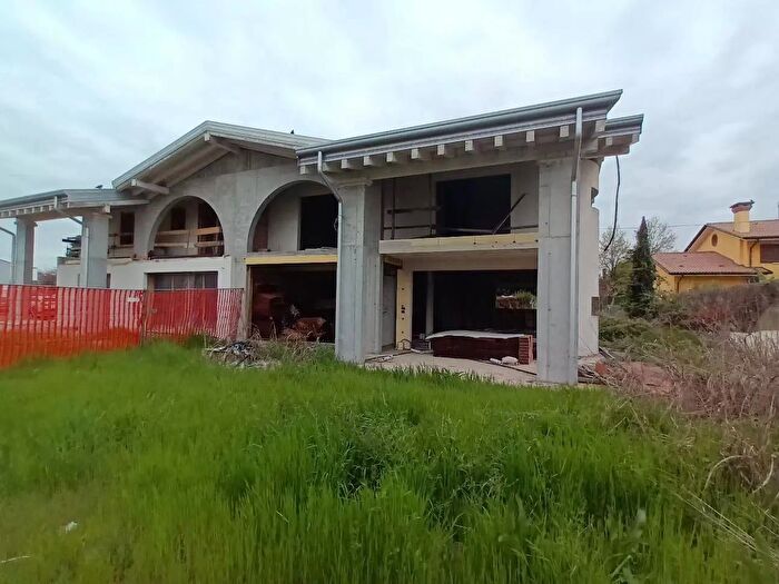 Casa con 5 locali in vendita in Via delle Alpi, Istrana