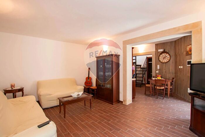 Casa quadrilocale in vendita in Via Venezia, Ferla