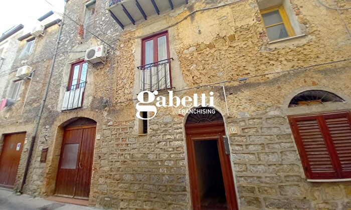 Casa con 6 locali in vendita in Via dellOspedale, Gratteri