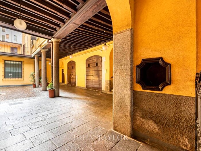 Appartamento con 5 locali in affitto in Via Conservatorio, Palestro, Milano