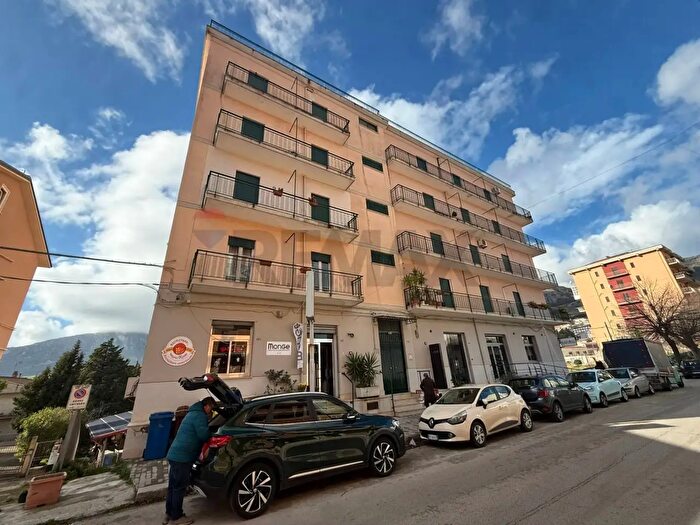 Appartamento con 5 locali in vendita in Via Giorgio Kastriota, Piana Degli Albanesi