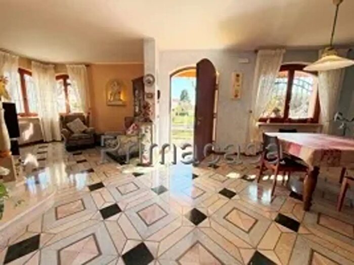 Casa con 6 locali in vendita in Via Marconi, Isola Della Scala