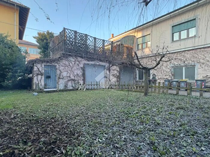 Casa con 10 locali in vendita in Via Edilio Raggio, Novi Ligure