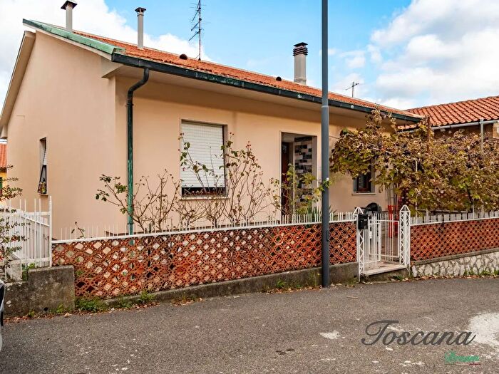 Appartamento con 7 locali in vendita in Via Fucini, Castelnuovo di Val di Cecina