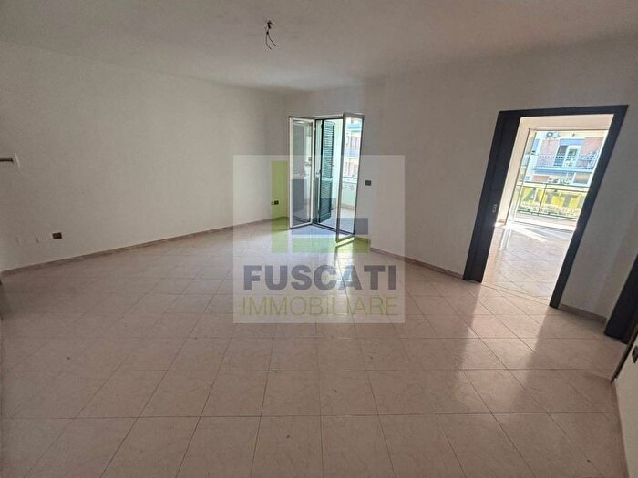 Appartamento trilocale in affitto in Via Eugenio Montale, Centro, Mugnano di Napoli