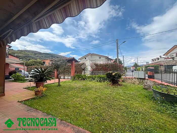 Appartamento con 5 locali in vendita in Via G Amendola, Ameglia